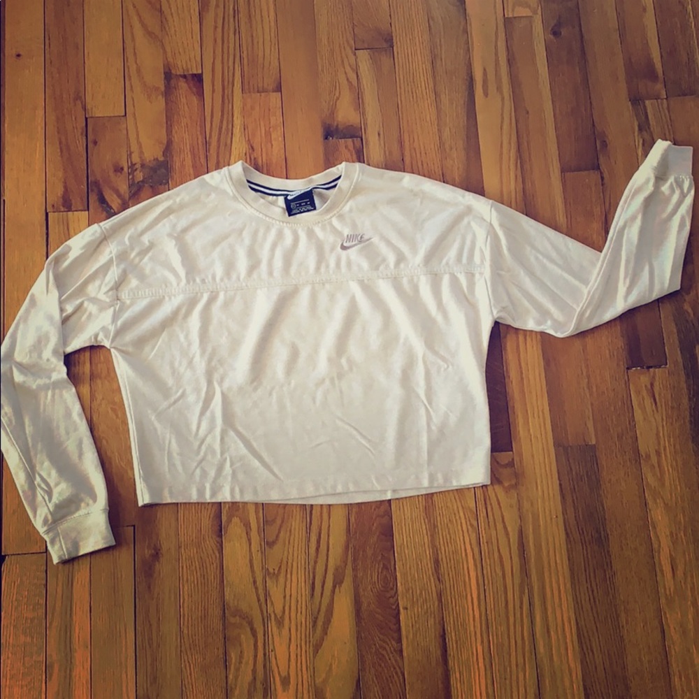 Cropped Nike sweatshirt
